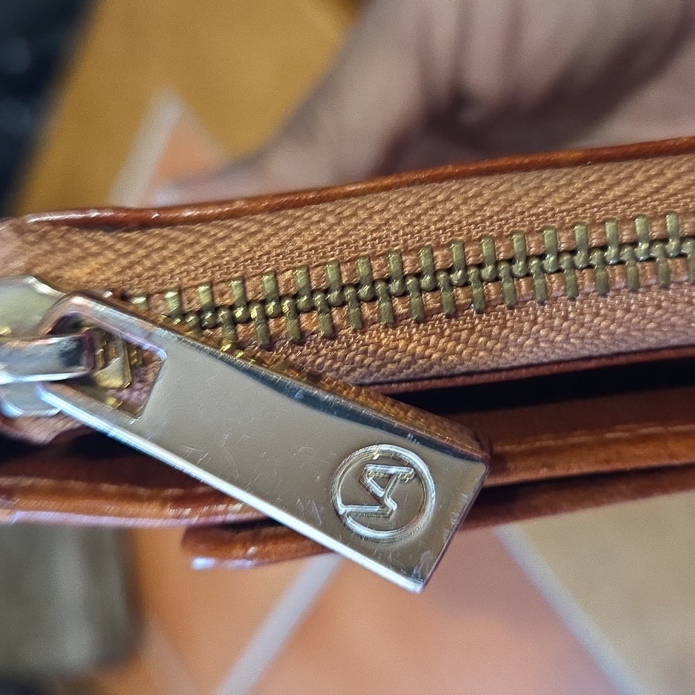 VALENTINA WALLET GREAT CONDITION - Picture 8 of 8